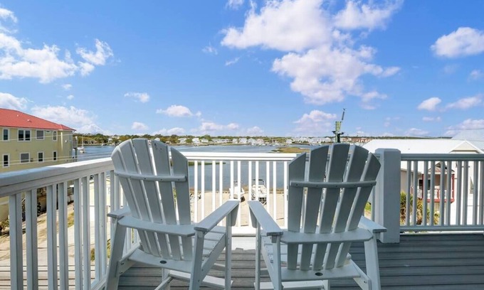 North Carolina Coast Villa | Whalecome to the beach-elevator