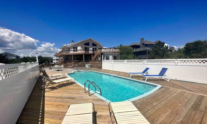 Whalehead Beach Casa | WhaleSound -Pool/Pet Friendly/0.2 mile to Beach