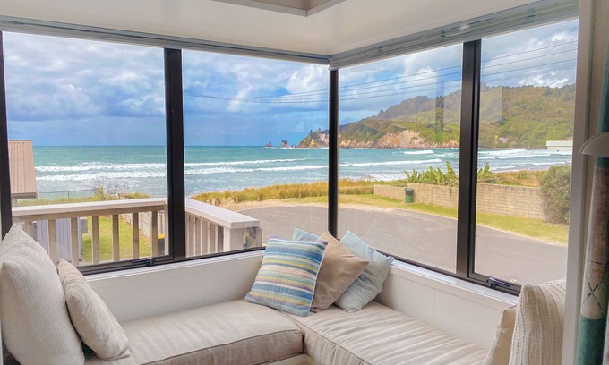 Whangamata Casa | Whangamata by the Beach -4BR Ocean-View Family Beach House