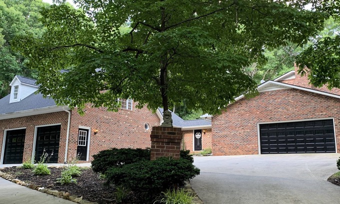 Randleman Apartamento | What If Randleman, NC En Suite Room in Private Home close to NC Zoo & the Triad!