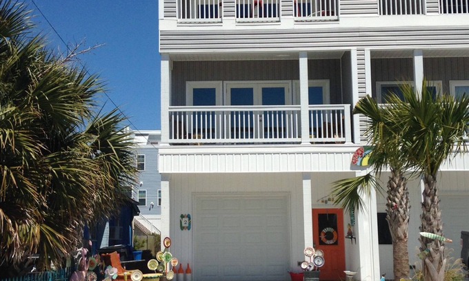 Carolina Beach Casa | Alquiler de playa accesible en silla de ruedas Ubicado en el corazón de la playa de Carolina.