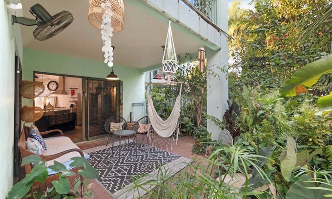 Larrakeyah Apartamento | Where Enchanted Garden meets Tropical Paradise