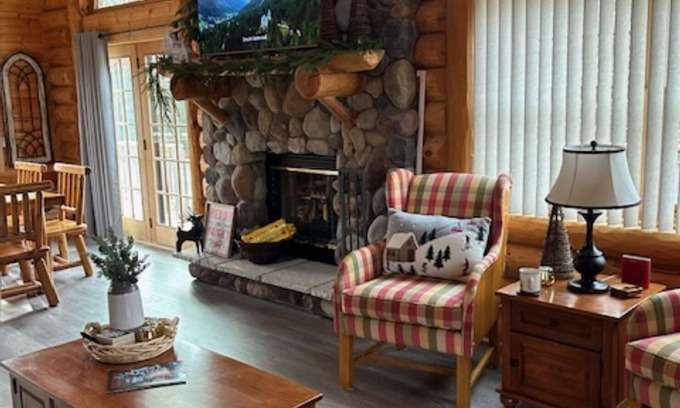 Friendship Cabina | Where Lazy Days Are the Best Days -near Trails and Lakes-5 beds