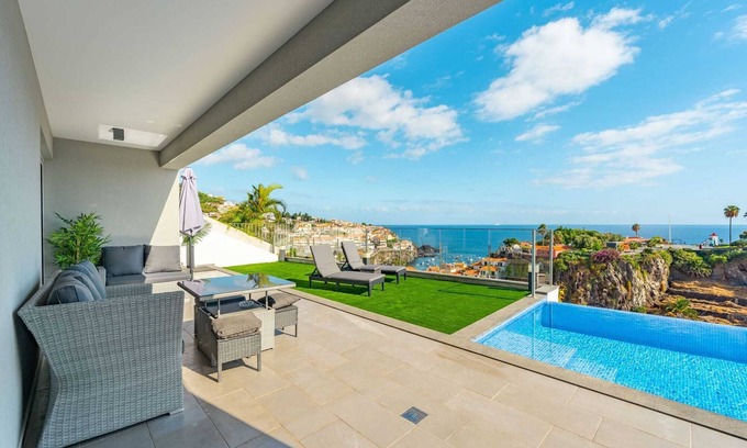 Camara de Lobos Casa | Where Serenity Meets Blue Horizons.