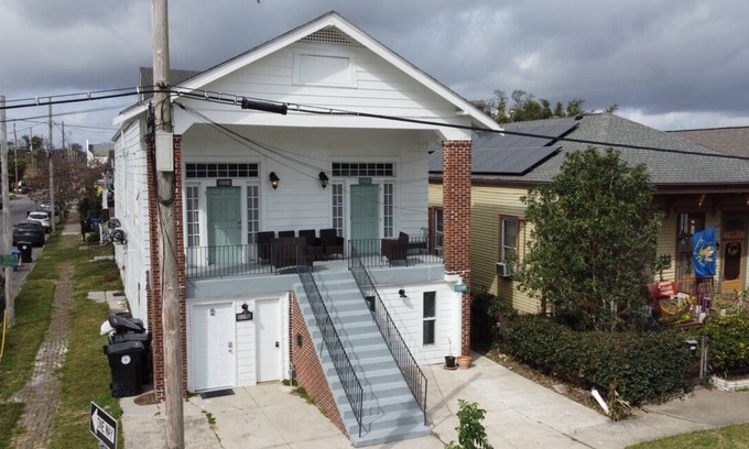 Uptown Historic District Casa | Where Y'AT Uptown Shotgun Steps away from Magazine St
