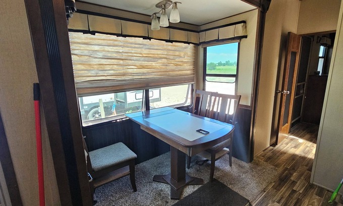 St. Anthony Alquiler De RV | Where your western adventure begins!
