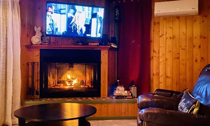 Green Valley Lake Cabina | Whimsical Forest Retreat; Cozy, Pet-Friendly Cabin Near Private Lake