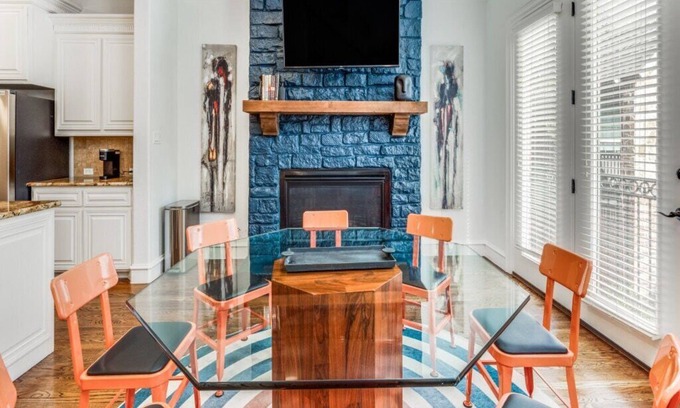 Legacy Park Casa | Whimsical Legacy town home - Driem House