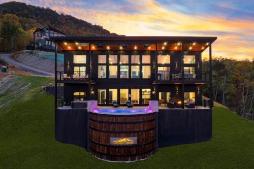 Sevierville Casa | Whiskey Ridge by AvantStay Infinity Pool, Hot Tub, Game Room, Panoramic Views