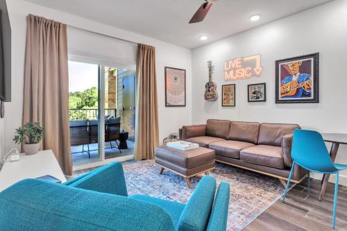 Gruene Apartamento | Whiskey River - Texas Music Theme in Historic Gruene, Riverfront on the Guadelupe River
