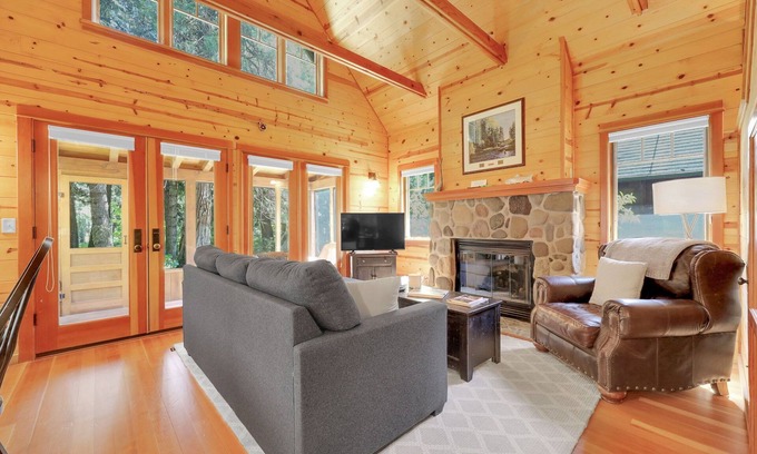 McKenzie Bridge Cabina | Whiskey Rock Cabin