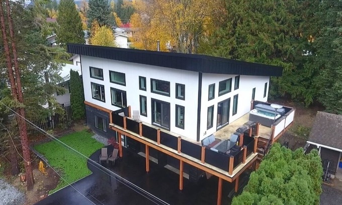 Revelstoke Casa | WhiskeyJack Estate