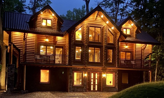Tannersville Casa | Whispering Creek Retreat
