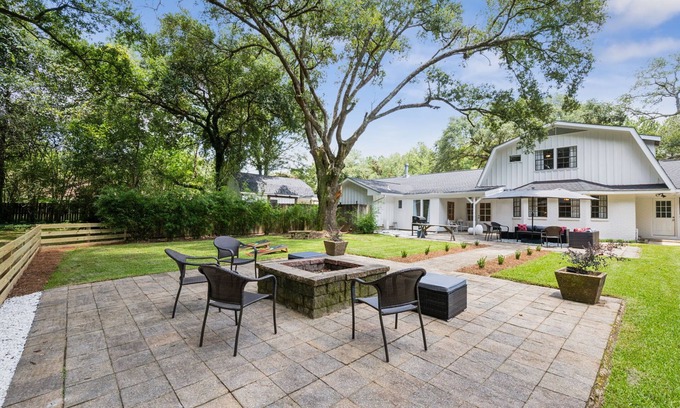 Covington Casa | "Whispering Oaks" Enjoy this 4-bedroom home with HUGE backyard