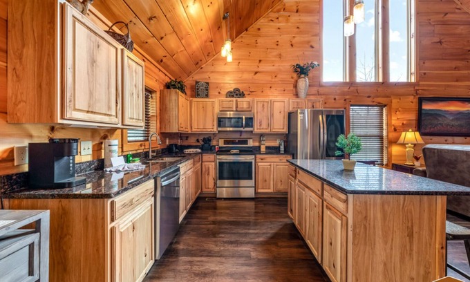Gatlinburg - Pigeon Forge Cabina | Whispering Pines Retreat By Ghosal Luxury Lodging