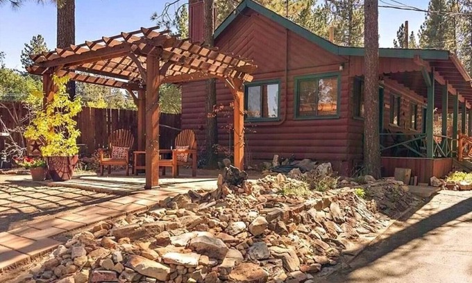 Big Bear Lake Apartamento | Whispering Pines - Eagle's Nest Rustic Cabin