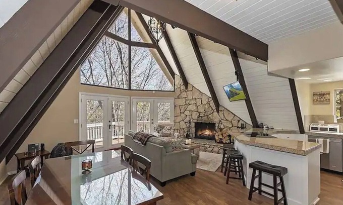 Blue Jay Casa | Whispering Pines A-Frame + Pool Table + 2 Patios!