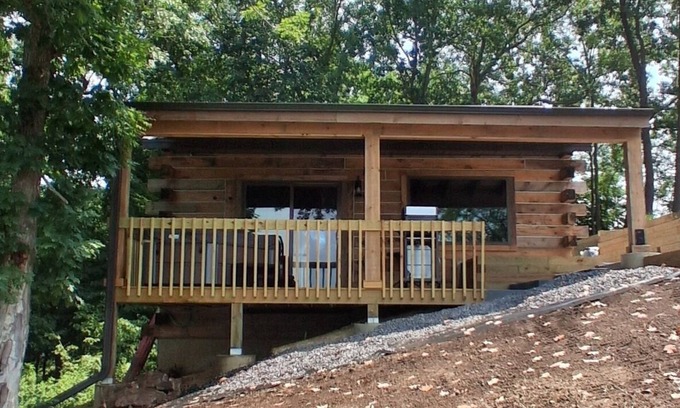 De Soto Cabina | Whispering Winds Sleep 2 Hot Tub, Whispering Winds Sleeps 2 Hot Tub