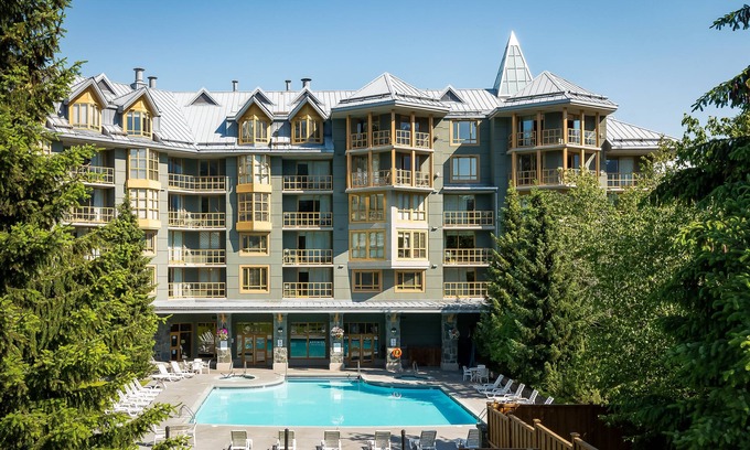 Village North Hotel | Whistler Cascade Lodge