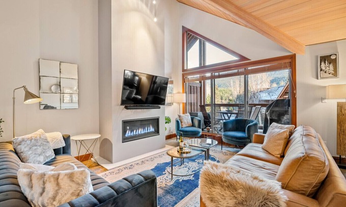 Village North Casa | Whistler Village North: 4BR+3.5BA Private Hot Tub