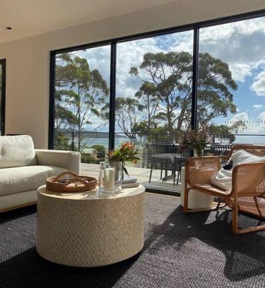 White Beach Casa | White Beach Retreat - Luxurious Water Views