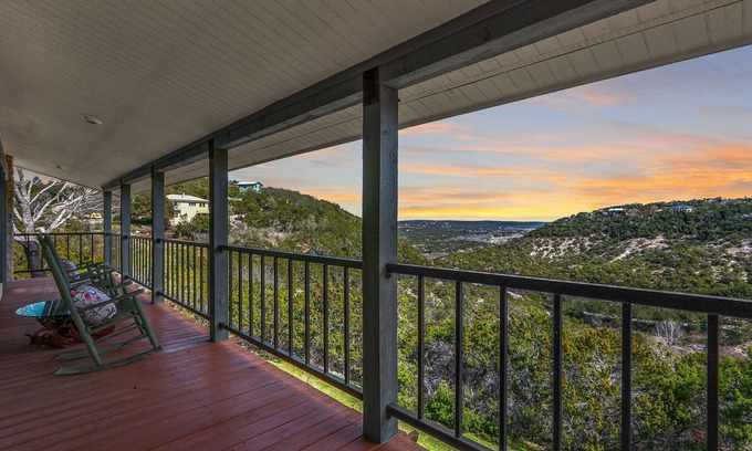 Wimberley Casa | White Buffalo Guest House I Wimberley Hills and Views, Romantic