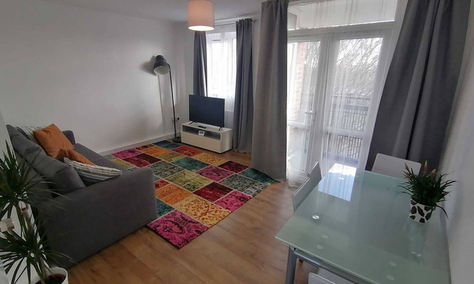 White City Apartamento | Moderno-Apartamento-with-Balcón-Baño Privado