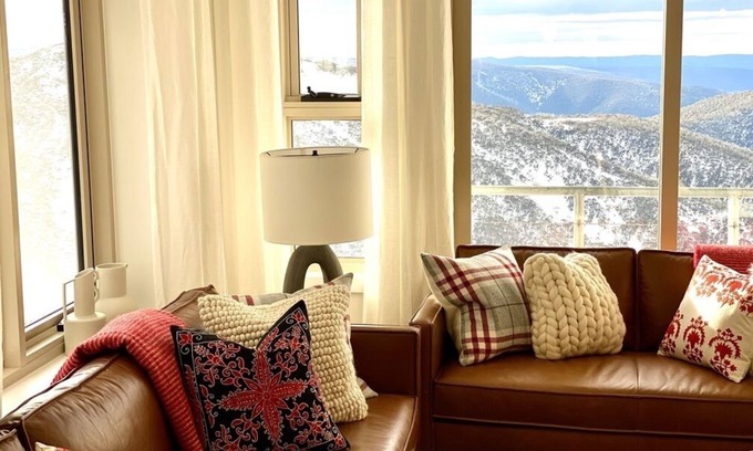 Hotham Heights Casa | White Crystal 213- ski-in ski-out