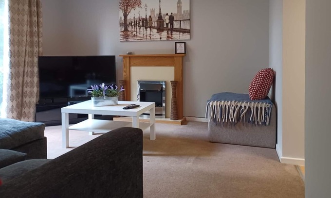 Dunstable Apartamento | WHITE DOOR MALT-Huku Kwetu (Dunstable)