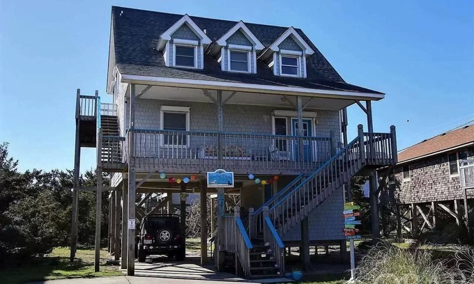 Avon Casa | White Dune- Ocean side cottage, 90 second walk to the beach