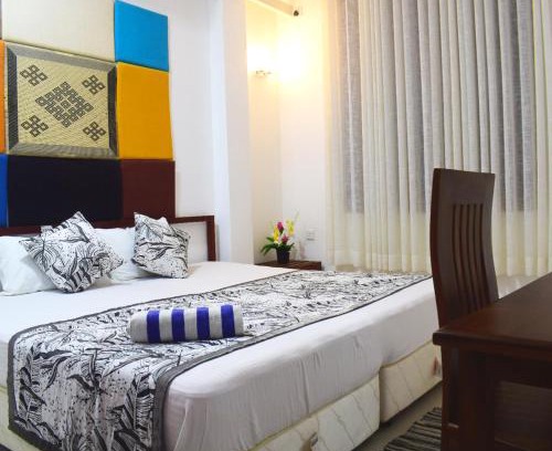 Thalapathpitiya Hotel | White Fortress
