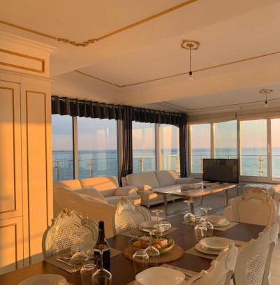 Shengjin Apartamento | White&Gold penthouse