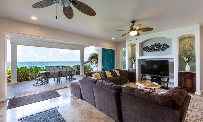 Laie Casa | White Hibiscus B -home on Laie Point, Beach access