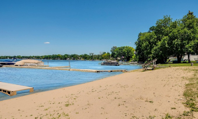 Lake Catherine Cabaña | White House, Amazing Cottage, Lake Front, That Sleeps 34!