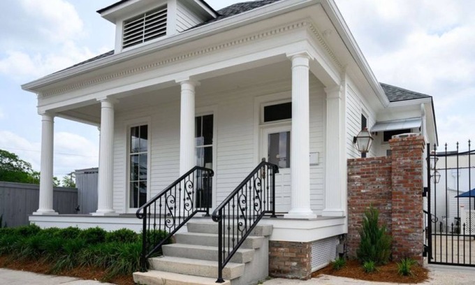 Beauregard Town Historic District Casa | White House @ America Street