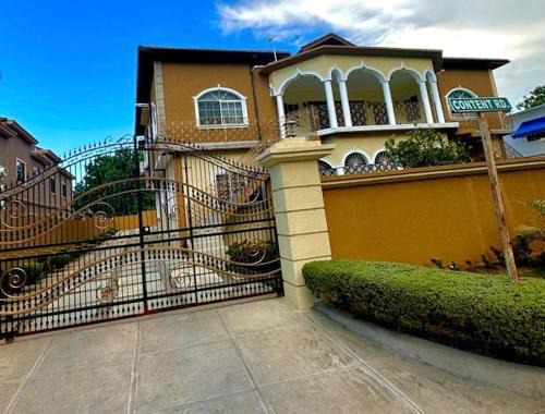 Ocho Rios Apartamento | White House by White River