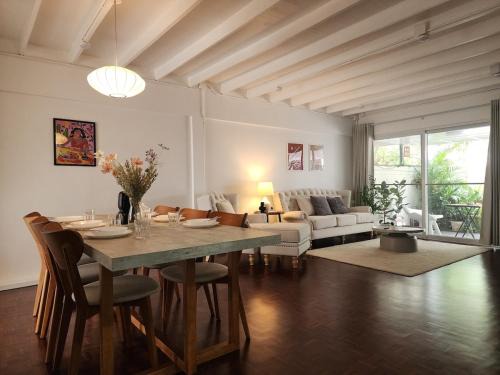 Nong Chaeng Casa | White House Ekkamai