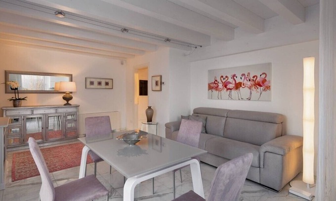 Desenzano del Garda Apartamento | White Villa Luxury- FLAMINGO Boutique Apartment con vista al lago de 70 metros cuadrados - 2do piso