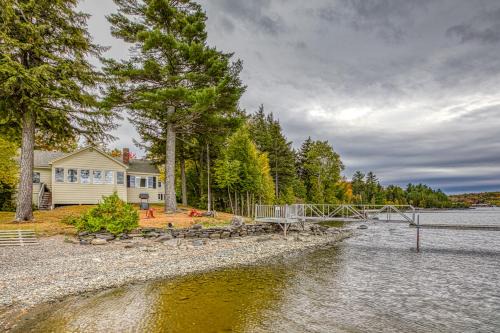 Greenville Junction Casa | White Lobster Cottage
