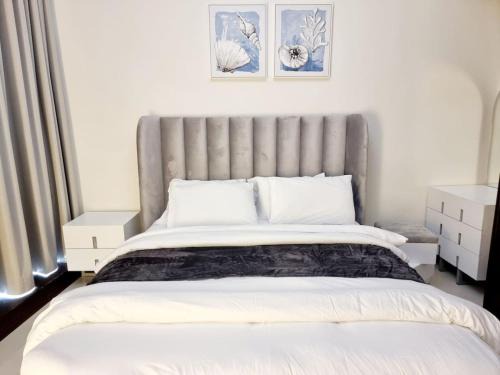 Manama Apartamento | White one bedroom studio Manama