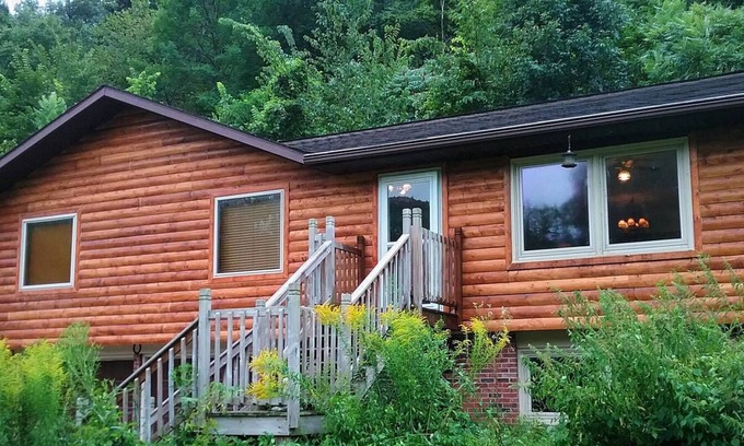 Lansing Cabina | White Pines w/ Swimming Pond & Hot Tub
