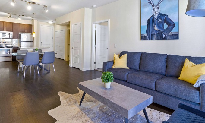Fort Worth Cultural District Casa | White Rabbit | King Bed | Queen Bed | Balcony
