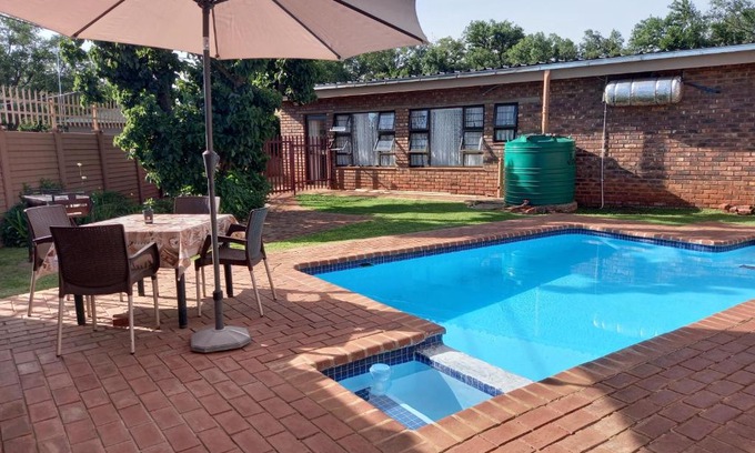 Emfuleni Casa | White Rose Guest House