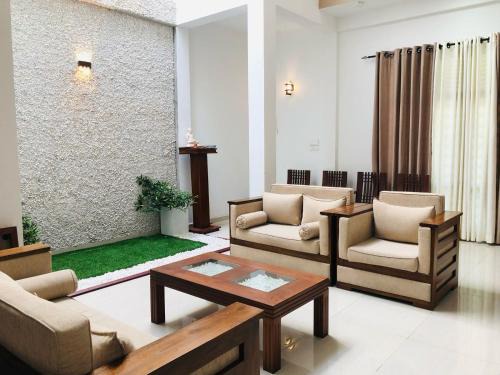 Wellawaya Casa | White Square Home-stay