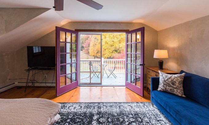 Stone Ridge Casa | White Tail Farmhouse: Pet Friendly Home in Stone Ridge