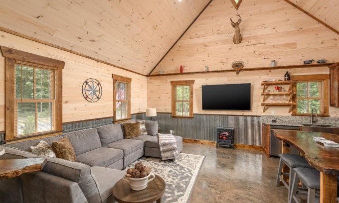 Rising Fawn Casa | White Tail Fawn Cabin