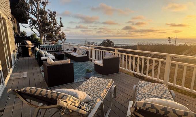 Western Malibu Casa | White water Malibu views, 3 min walk to Zuma beach, Trancas & MHS, 5 bedrooms