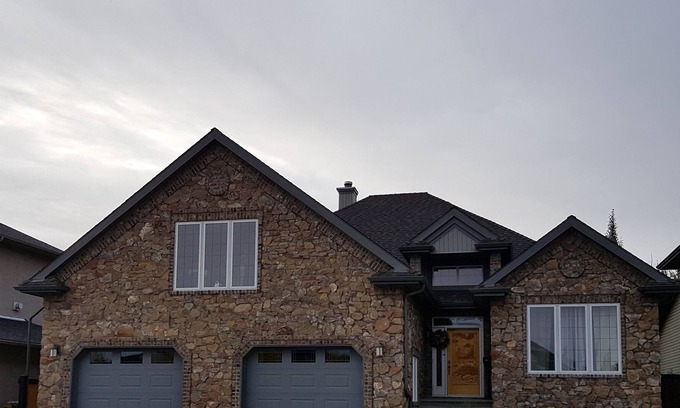 Spruce Grove Casa | Whitetail Manor-1600 sq ft 2 bdrm basement suite