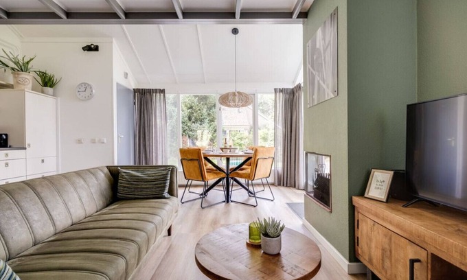 Zwiggelte Casa | Whitethroat I Calm Holiday Home with Convenient Outside Area