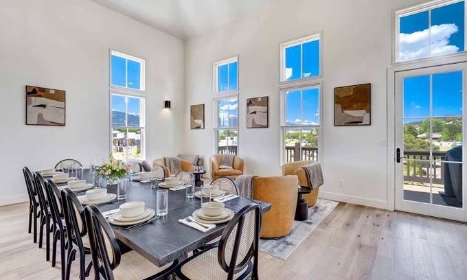 Buena Vista Casa | Whitewater Villa! 5BR Lux South Main Home!